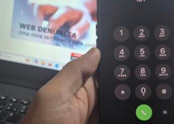 quipamento da Polícia Científica de São Paulo usado para detectar metanol em bebidas falsificadas