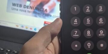 quipamento da Polícia Científica de São Paulo usado para detectar metanol em bebidas falsificadas