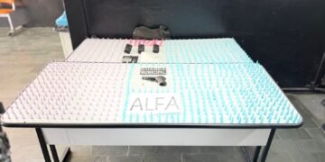 Agentes da Guarda Municipal de Campinas apreendem arma de fogo, cocaína e crack em galpão abandonado na Rua Ferreira Penteado, no Centro da cidade.