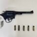 Polícia Militar prende homem por posse ilegal de arma de fogo de uso restrito e calúnia em Rio das Pedras