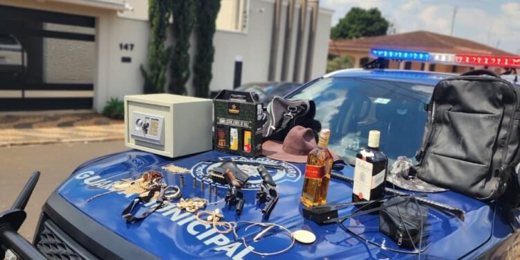 Guarda Civil Municipal prende trio por roubo a residência em Sto. Antônio de Posse