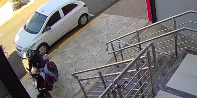 Câmera de segurança registra furto de motocicleta durante a operação Abílio Pedro em Limeira