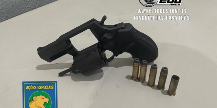 Polícia do 11º BAEP apreende arma de fogo após ocorrência de briga de trânsito em Ribeirão Preto.