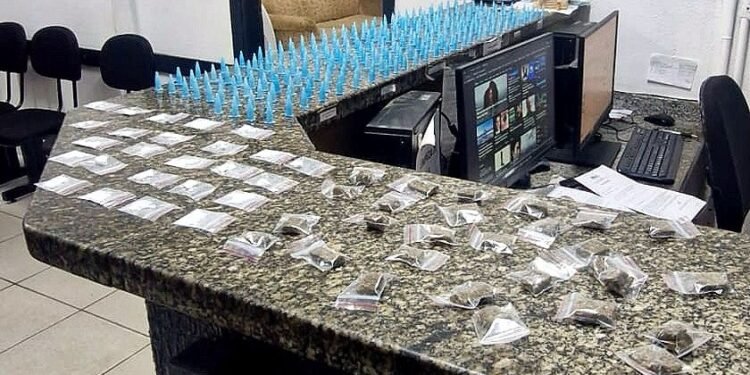 Guarda Civil Municipal de Jaguariúna prende dupla por tráfico de drogas com apoio da PM