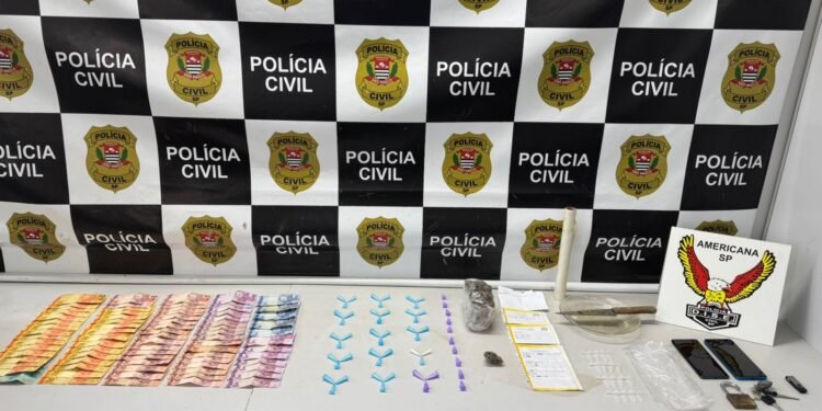 Polícia Civil apreende drogas, dinheiro e objetos durante Operação Carudo em Santa Bárbara d’Oeste.