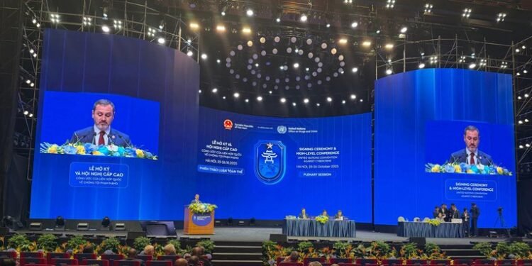 Diretor-Geral da Polícia Federal discursa em cerimônia da ONU em Hanói durante assinatura da Convenção ONU contra o Crime Cibernético.
