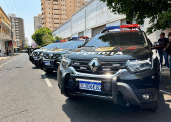 63 novas viaturas das Polícias Militar e Civil enfileiradas em pátio durante entrega oficial em São José do Rio Preto