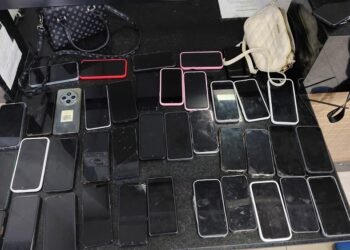 GARRA prende seis pessoas e apreende uma adolescente por furto de celulares durante operação SP Mobile, realizada em festival no bairro do Canindé, zona norte de São Paulo.