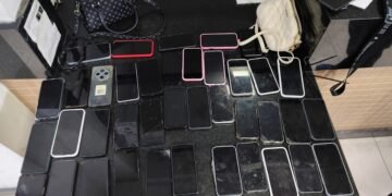 GARRA prende seis pessoas e apreende uma adolescente por furto de celulares durante operação SP Mobile, realizada em festival no bairro do Canindé, zona norte de São Paulo.