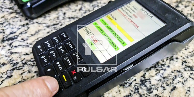 Máquina apreendida de efetuar apostas do Jogo do Bicho — PulsarImagem