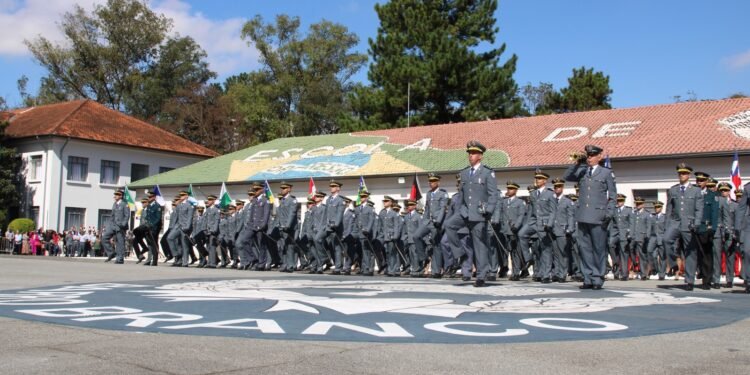 Governo de São Paulo autoriza concurso público com 200 vagas para concurso aluno oficial da Polícia Militar com início na Academia do Barro Branco em 2027