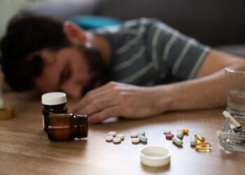 Vigilância Sanitária interdita clínica para dependentes químicos em São José do Rio Preto durante operação com Ministério Público e Guarda Civil Municipal