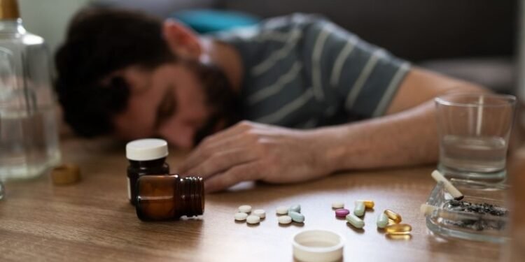 Vigilância Sanitária interdita clínica para dependentes químicos em São José do Rio Preto durante operação com Ministério Público e Guarda Civil Municipal