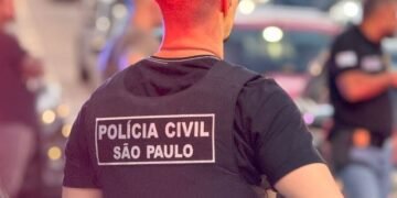 Policiais civis do GOE e SIG prendem líder de facção do Maranhão foragido há três anos em Taboão da Serra, na Grande São Paulo.