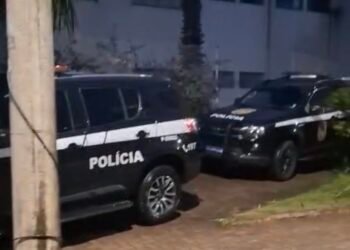 Policiais civis de Capivari em ação durante a Operação Paralaxe, que prendeu suspeitos por tráfico e organização criminosa em Santa Bárbara d’Oeste.