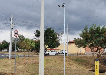 Prefeito Murilo Félix durante sessão da Câmara Municipal de Limeira sobre projeto de incentivo à segurança com câmeras integradas