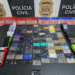 Cartões bancários e máquinas de cartão apreendidos pela Polícia Civil durante a Operação Centauro, que prendeu falso taxista por golpe do cartão na zona oeste de São Paulo.