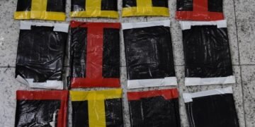 Polícia Federal realiza apreensão de cocaína e prende traficantes por tráfico internacional de drogas no Aeroporto Internacional de Guarulhos.