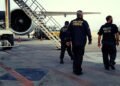 Agentes da Polícia Federal durante fiscalização e apreensões no Aeroporto Internacional de São Paulo/Guarulhos prende foragido