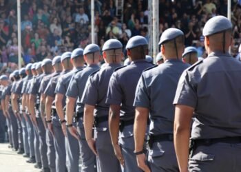 Polícia Militar de São Paulo amplia locais de prova e adota novas estratégias para aumentar procura por concurso de soldados.
