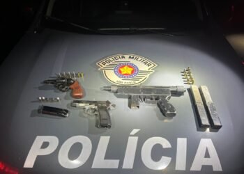 Policiais do BAEP apreendem armas após confrontar e neutralizar criminosos do PCC na área rural de Limeira