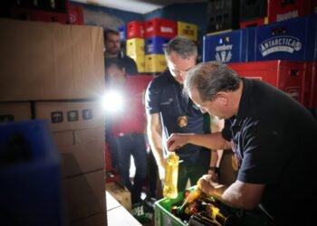 Lote com 128 mil garrafas de vodca é lacrado em Barueri durante nova ação contra bebidas adulteradas coordenada pelo Governo de São Paulo