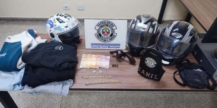 ROMU e equipe Canil prendem criminosos armados após roubo no bairro Capela em Vinhedo