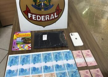 Cédulas de real apreendidas pela Polícia Federal em Araçatuba durante flagrante de notas falsas