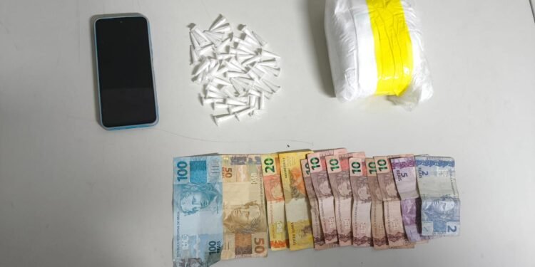 10 BAEP prende criminoso por tráfico de drogas em bar de Santa Terezinha