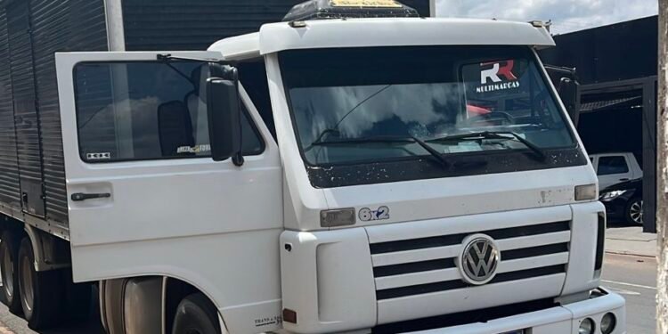 Guarda Civil Municipal apreende caminhão com sinais de adulteração em Cosmópolis