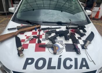 Polícia Militar realiza flagrante posse de arma e apreensão de armas de uso restrito em Americana