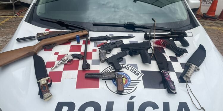 Polícia Militar realiza flagrante posse de arma e apreensão de armas de uso restrito em Americana