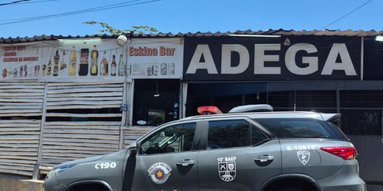 Baep 10 prende trio por porte ilegal de arma e tráfico de drogas em Americana