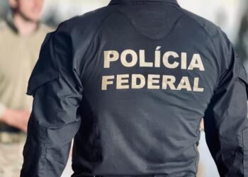 Agentes da Polícia Federal e do CyberGAECO em ação durante a Operação Magna Fraus, em operação contra fraudes financeiras e lavagem de dinheiro.
