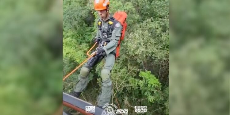 Águia 14 realiza resgate de vítima durante rapel na Cachoeira da Bocaina em Analândia