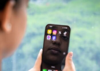 Violência digital cresce no mundo e ONU alerta para avanço de abusos contra mulheres