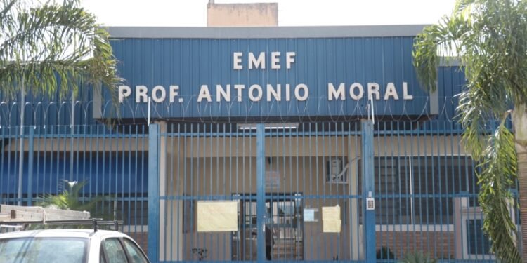 Decisão judicial obriga o Estado de São Paulo a apresentar projetos técnicos e executar obras de adequação para que escolas de Marília obtenham o Auto de Vistoria do Corpo de Bombeiros (AVCB) segurança contra incêndio.