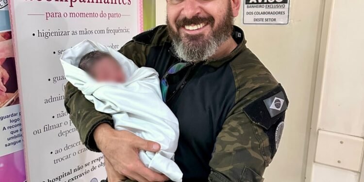 Garra auxilia em parto de bebê no centro de São Paulo