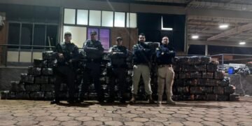 PMR e PRF apreendem na Operação Divisa Integrada quase 2 toneladas de maconha escondidas em carga de macarrão