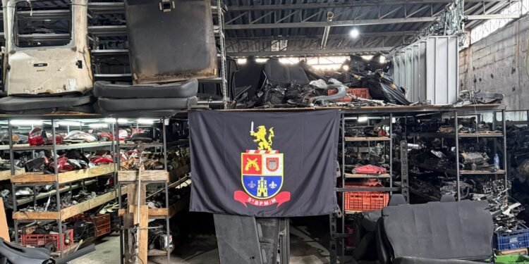 Polícia Militar fecha desmanche clandestino no Jardim Ipanema e apreende peças de veículos furtados