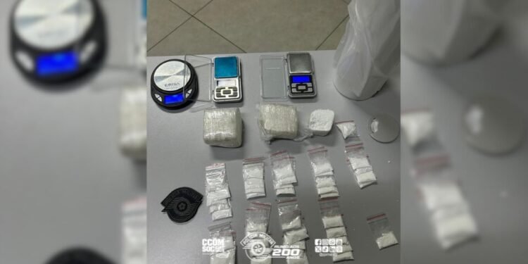 Policiais militares do 34º BPM/I apreendem meio quilo de cocaína e materiais para preparo de drogas de cocaína em Águas de Lindóia.
