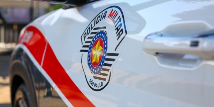 Polícia Militar apreende carreta com 28 toneladas de carga de carne roubada em galpão na cidade de Arujá.