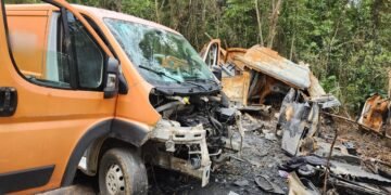 Polícia Militar prende seis pessoas por roubo de carga flagradas desmontando veículo roubado com carga de móveis na zona leste de São Paulo.