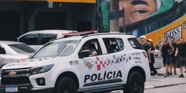 Polícia Militar reforça segurança com viaturas e drones no Autódromo de Interlagos durante o Grande Prêmio de Fórmula 1 em São Paulo.