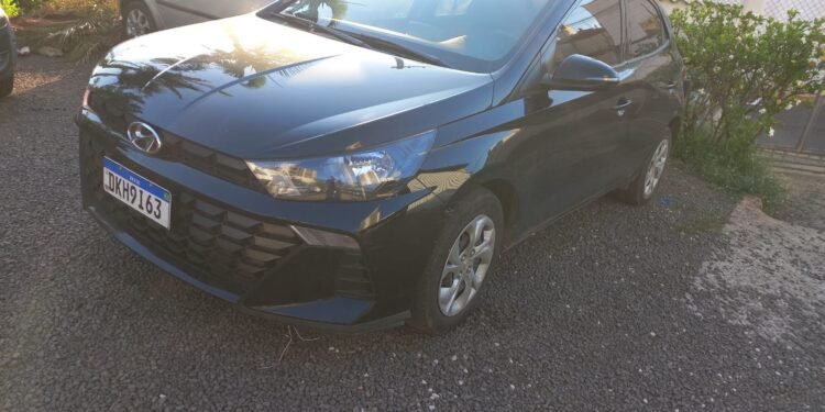 ROMU de Piracicaba prende mulher com carro clonado e adulteração de sinal identificador na Luciano Guidotti