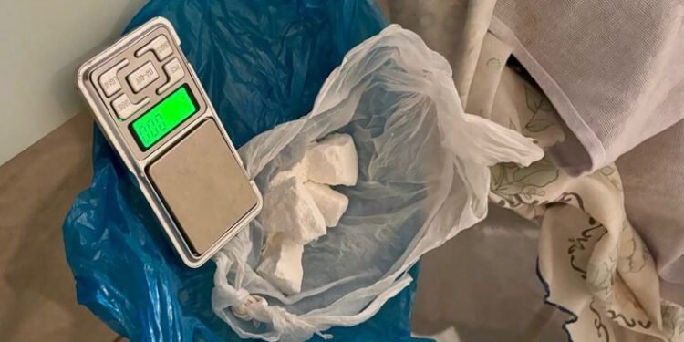 Polícia Federal e BAEP apreendem drogas e prendem suspeitos durante a segunda fase da Operação Ponte de Bordeaux no interior de São Paulo.