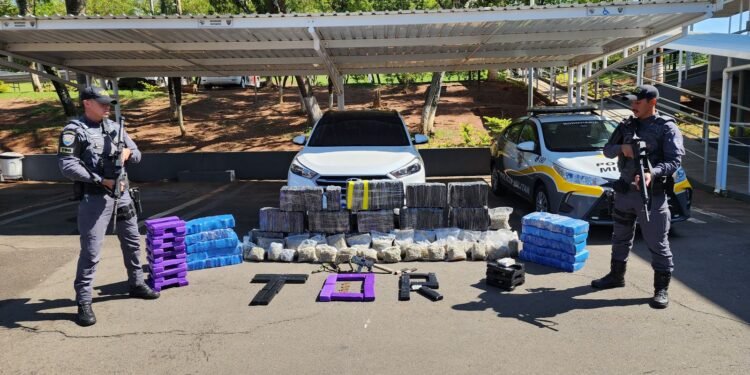 TOR intercepta carro com quase 400 quilos de drogas na Castello Branco.