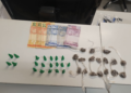 Traficantes foram encontrados com quase 50 porções de drogas