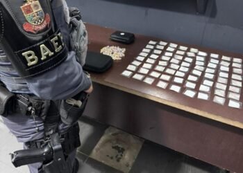 BAEP prende dois por tráfico de drogas em Hortolândia com moto furtada