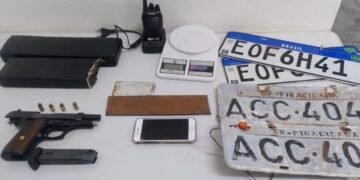 BAEP prende procurado pela Justiça por homicídio e flagra tráfico de drogas em Rio Claro